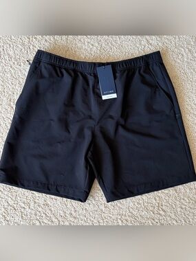 New With Tags Kit and Ace Men’s Black Mercer Flat Front Shorts